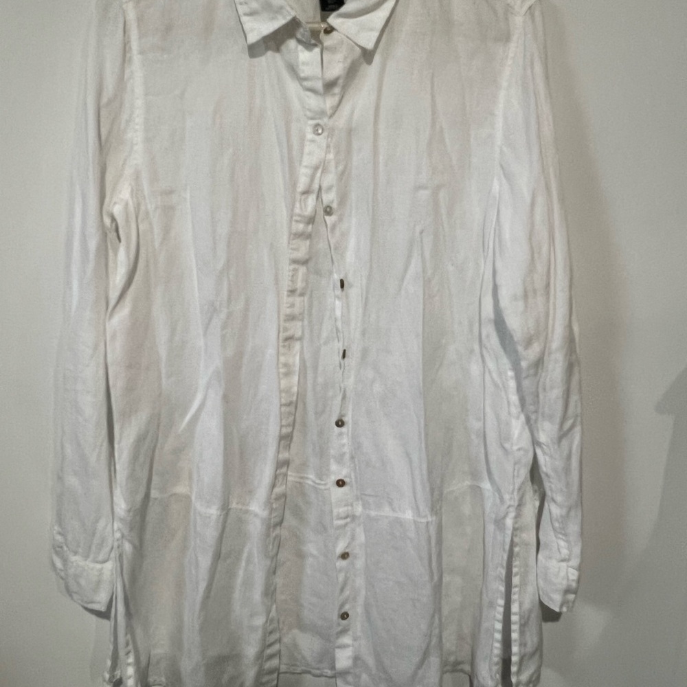 Tahari White Linen Button-Up Shirt